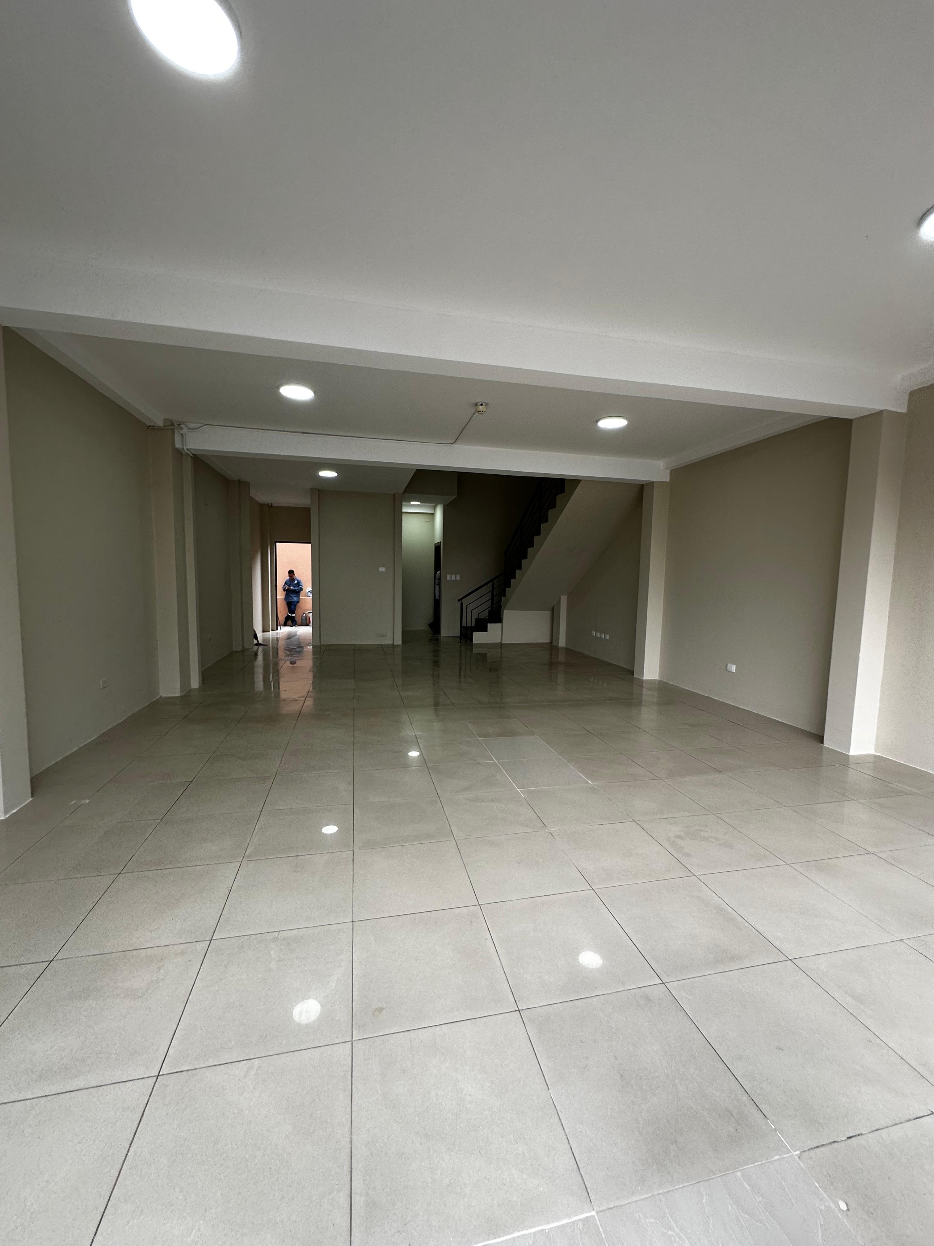 Local Estándar 105m²